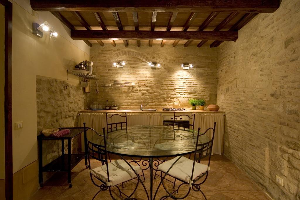 L'Arco Romanico Montefalco Buitenkant foto