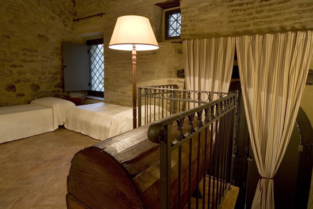 L'Arco Romanico Montefalco Buitenkant foto