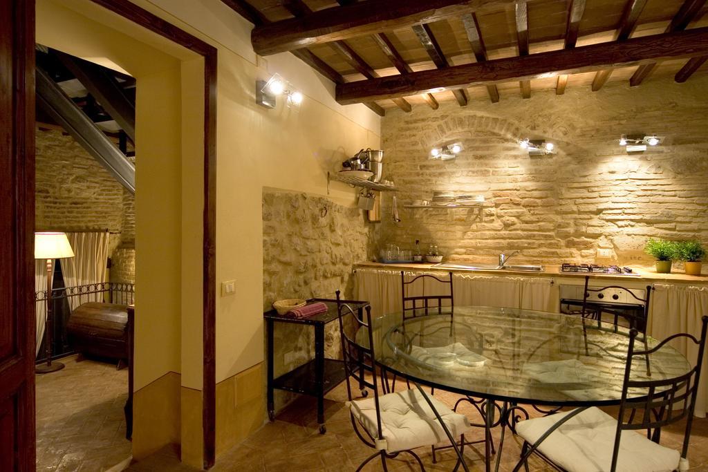 L'Arco Romanico Montefalco Buitenkant foto
