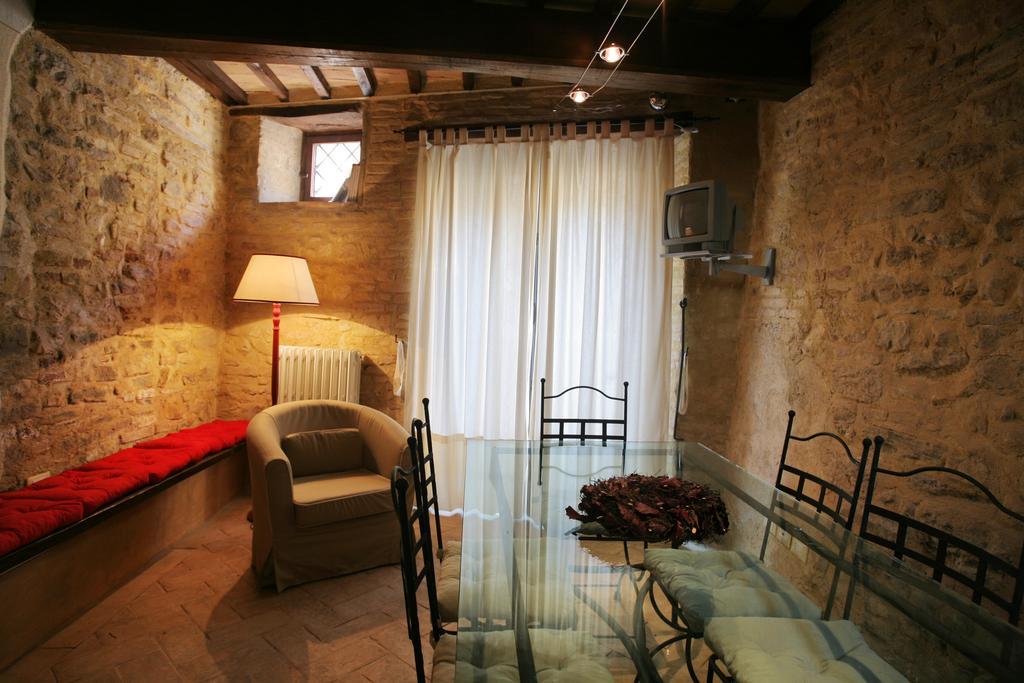 L'Arco Romanico Montefalco Buitenkant foto