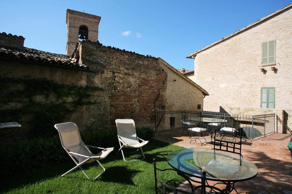 L'Arco Romanico Montefalco Buitenkant foto